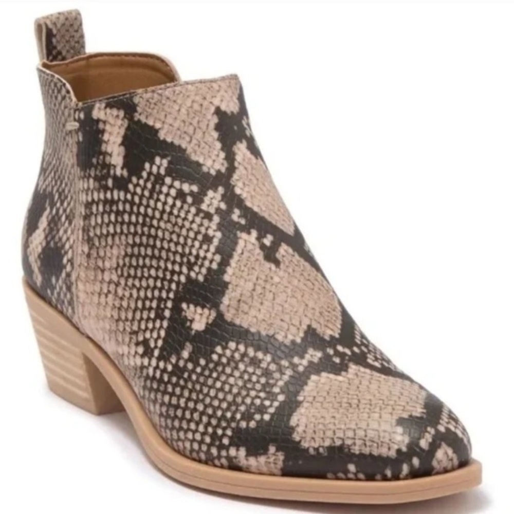 DOLCE VITA Westa Snake Embossed Ankle Booties NEW Size 7